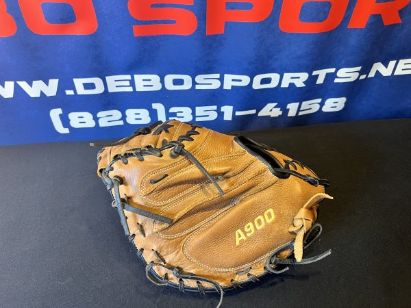 *USED* Wilson A900 Catchers Mitt - Image 3